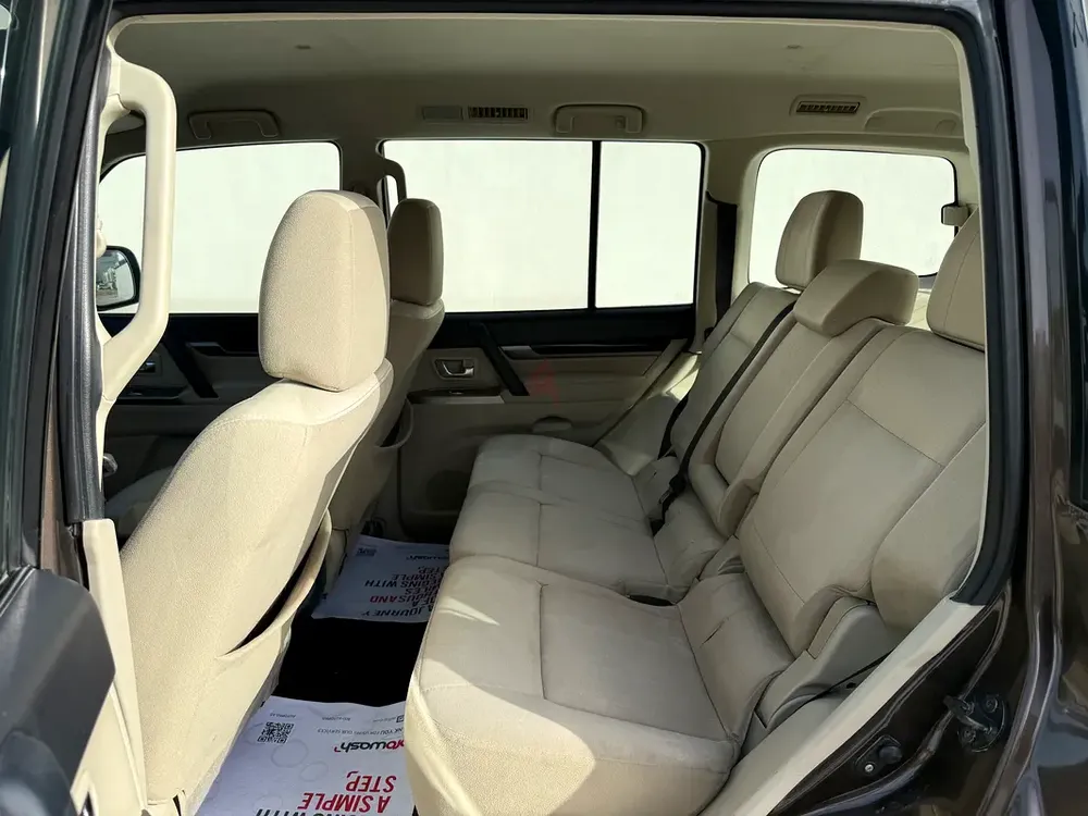 Mitsubishi Pajero GLS 2020 GCC Specs - expat owner fully inspected and maintained - Image 8