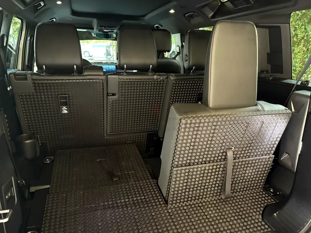 Defender P300 2023 7 seater - Image 10