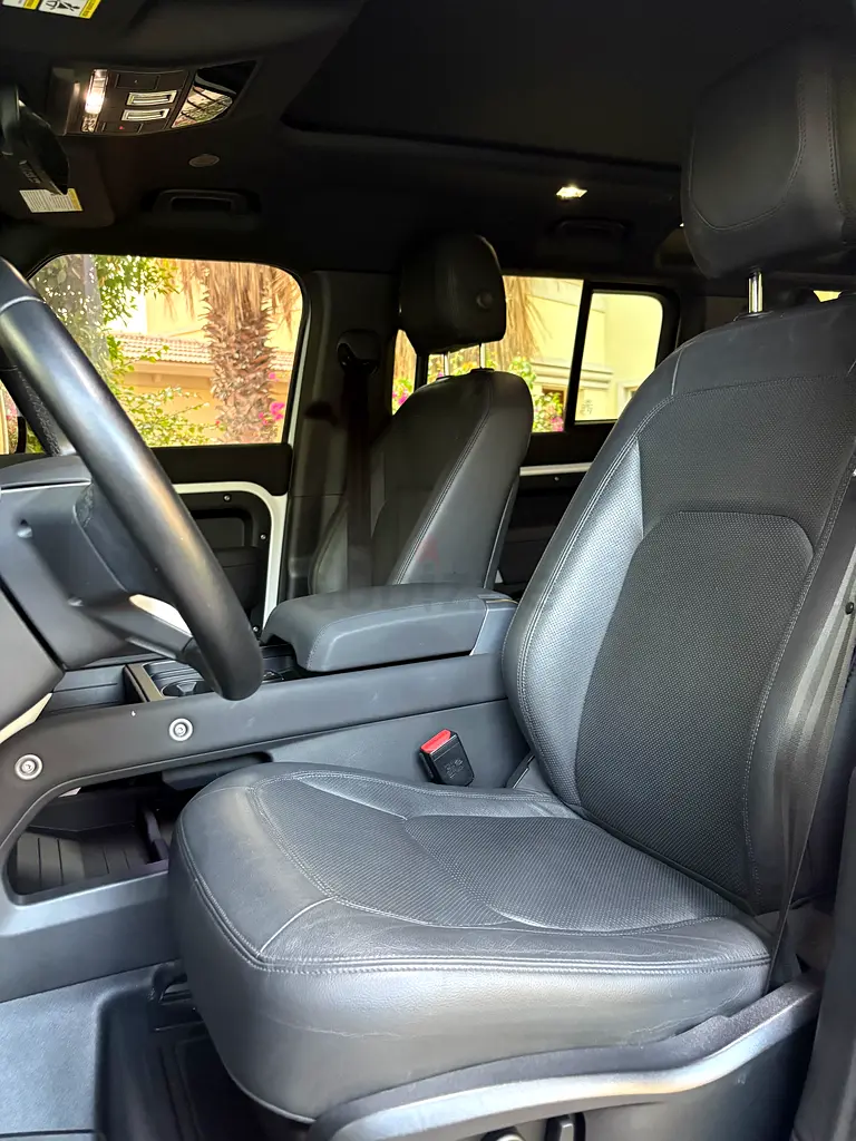 Defender P300 2023 7 seater - Image 7
