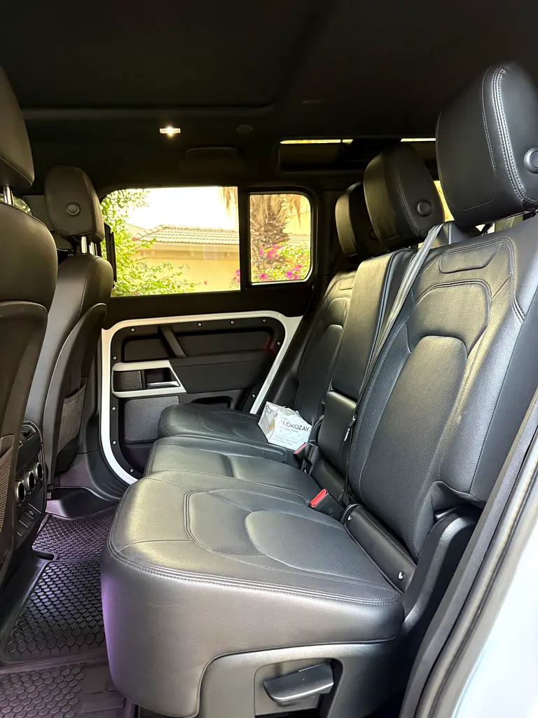 Defender P300 2023 7 seater - Image 8