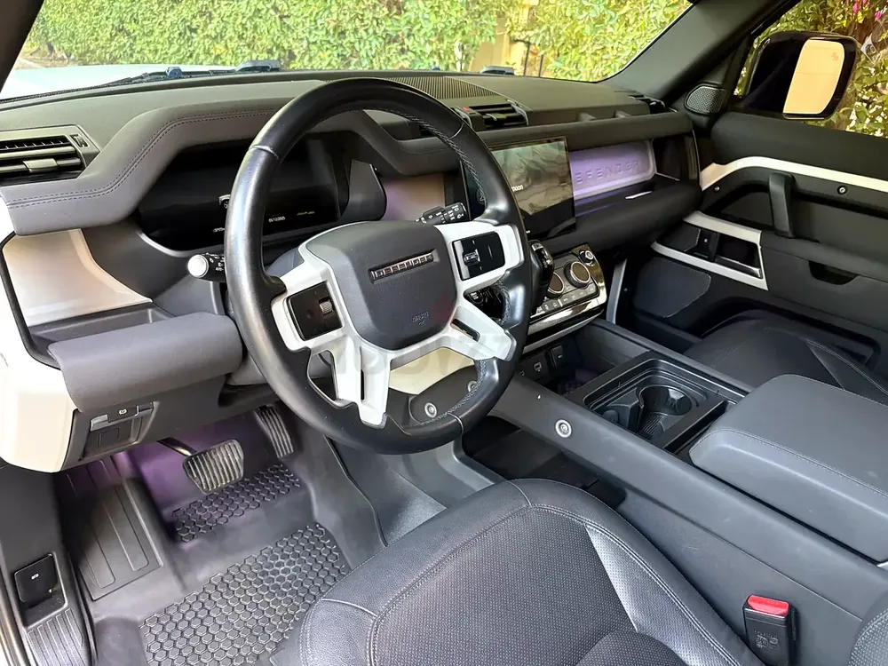 Defender P300 2023 7 seater - Image 9