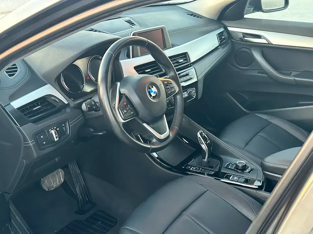 MODEL 2020 GCC CAR PERFECT CONDITION INSIDE AND OUTSIDE FULL OPTION PANORAMIC ROOF - Image 12