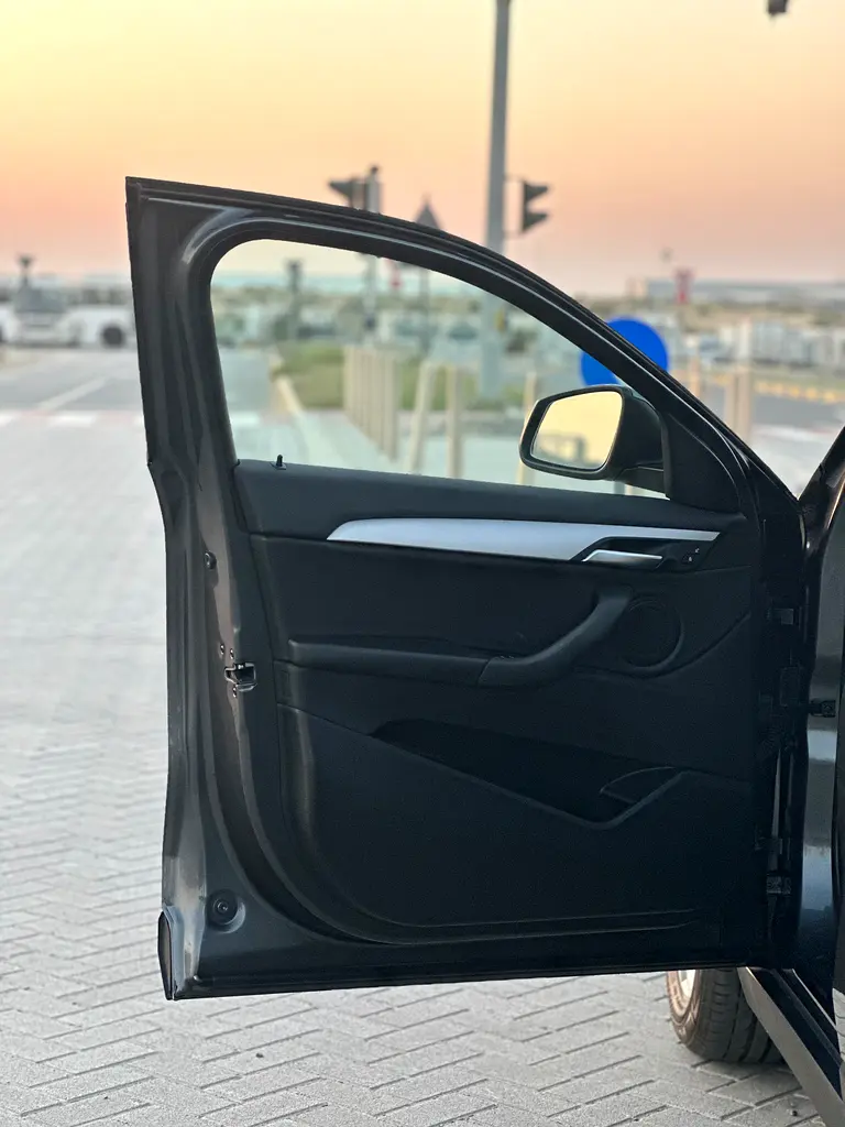 MODEL 2020 GCC CAR PERFECT CONDITION INSIDE AND OUTSIDE FULL OPTION PANORAMIC ROOF - Image 15