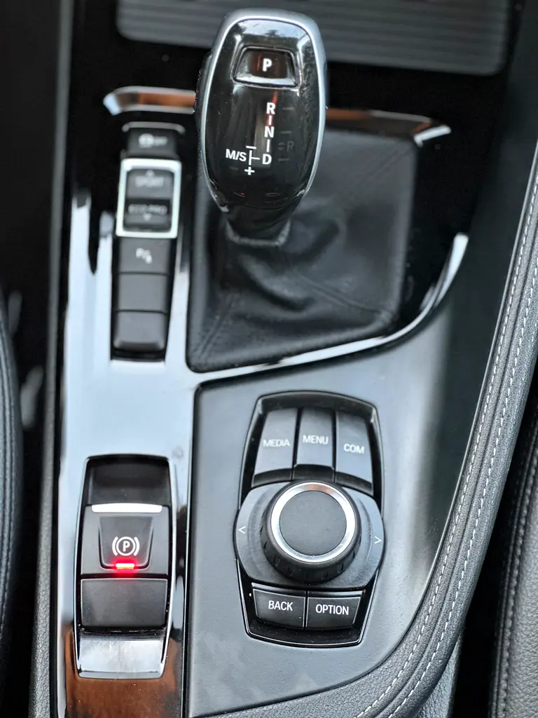 MODEL 2020 GCC CAR PERFECT CONDITION INSIDE AND OUTSIDE FULL OPTION PANORAMIC ROOF - Image 16