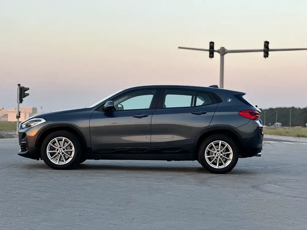 MODEL 2020 GCC CAR PERFECT CONDITION INSIDE AND OUTSIDE FULL OPTION PANORAMIC ROOF - Image 4