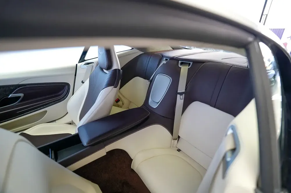 DB11 V12 | TWO TONE INTERIOR | PEARL WHITE | WARRANTY AVAILABLE - Image 11
