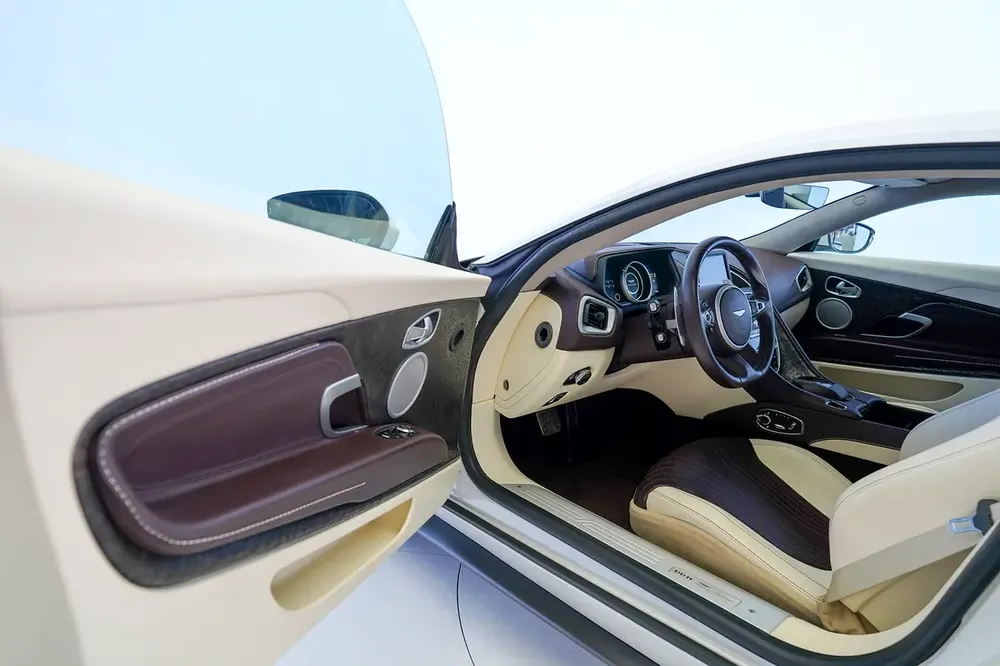 DB11 V12 | TWO TONE INTERIOR | PEARL WHITE | WARRANTY AVAILABLE - Image 7