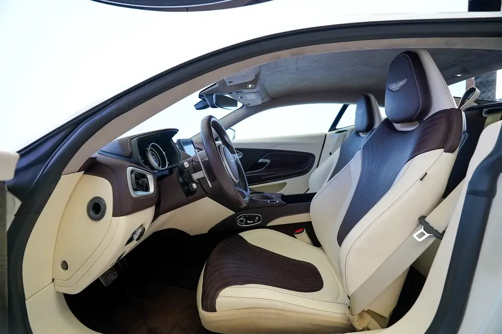 DB11 V12 | TWO TONE INTERIOR | PEARL WHITE | WARRANTY AVAILABLE - Image 9