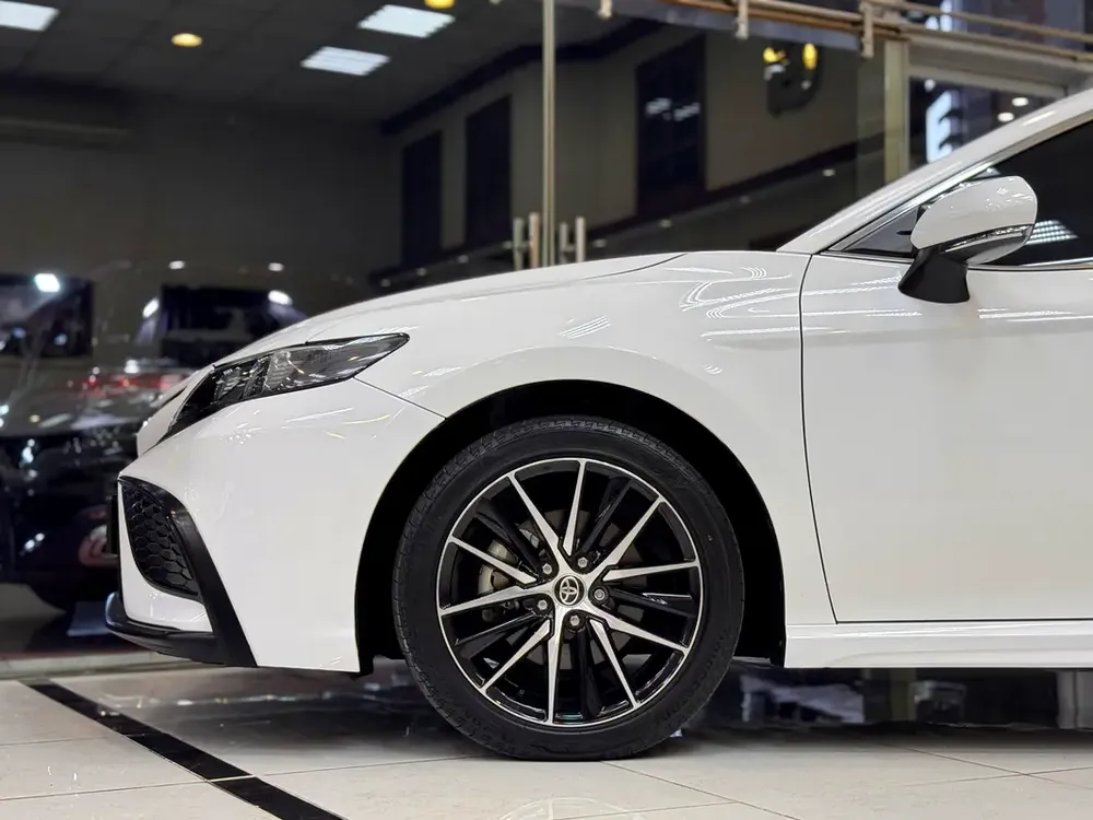 CAMRY SE / 23,000 Km / FULL OPTION / 3 YEARS WARRANTY - Image 12