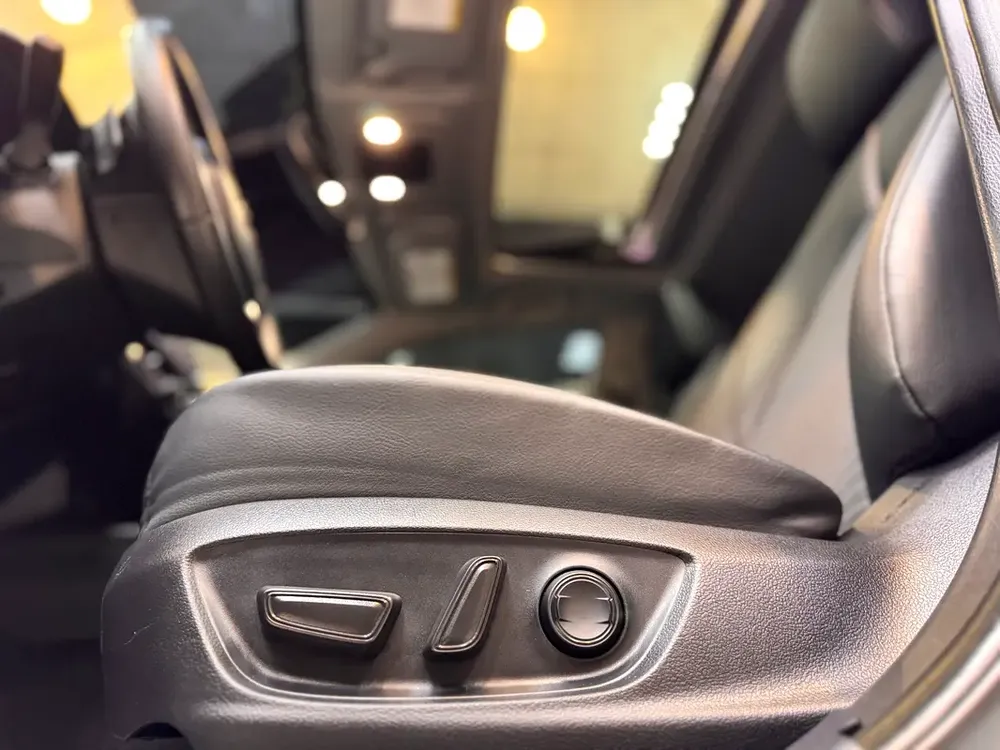 CAMRY SE / 23,000 Km / FULL OPTION / 3 YEARS WARRANTY - Image 16
