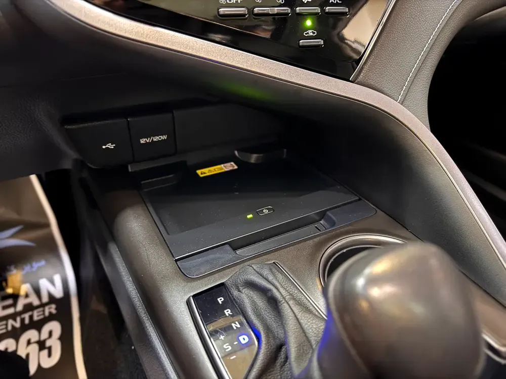 CAMRY SE / 23,000 Km / FULL OPTION / 3 YEARS WARRANTY - Image 18