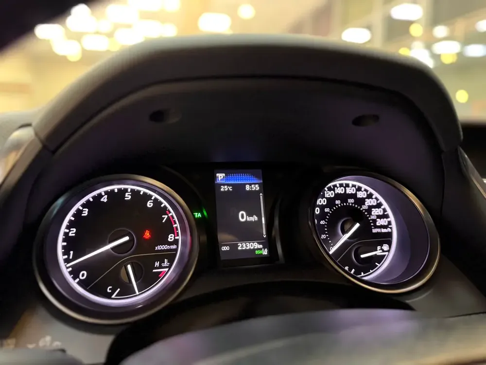 CAMRY SE / 23,000 Km / FULL OPTION / 3 YEARS WARRANTY - Image 20