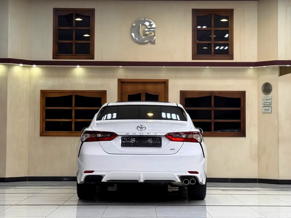 CAMRY SE / 23,000 Km / FULL OPTION / 3 YEARS WARRANTY - Image 4