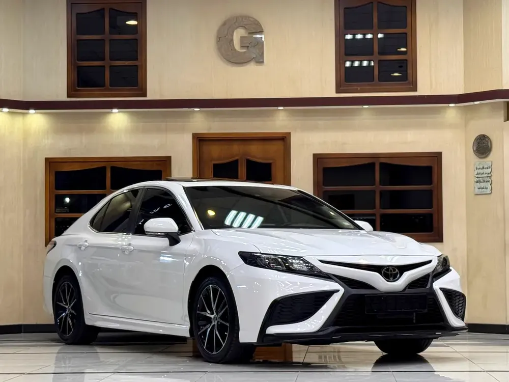 CAMRY SE / 23,000 Km / FULL OPTION / 3 YEARS WARRANTY - Image 5