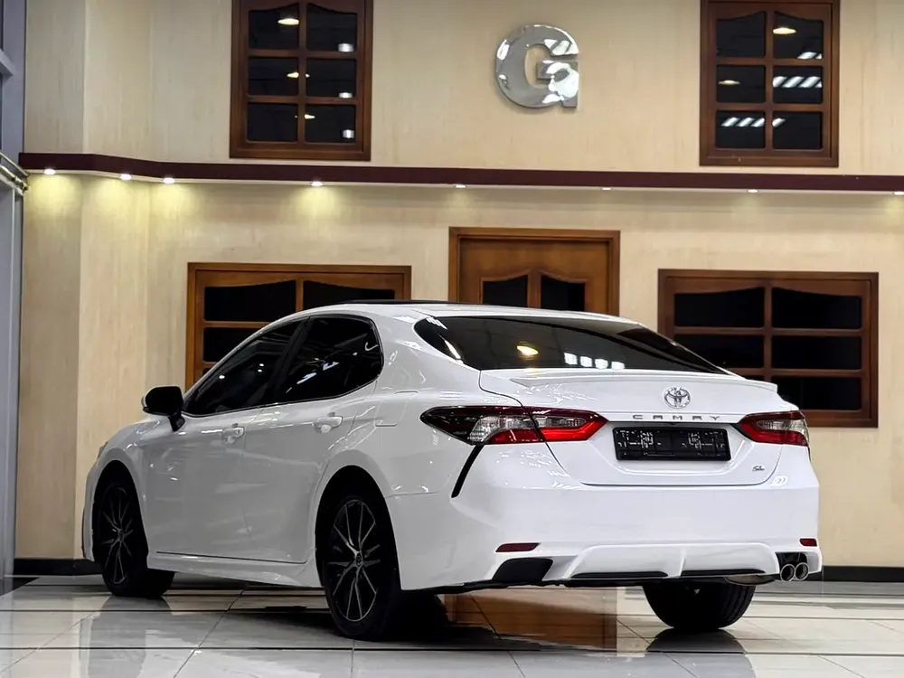 CAMRY SE / 23,000 Km / FULL OPTION / 3 YEARS WARRANTY - Image 6