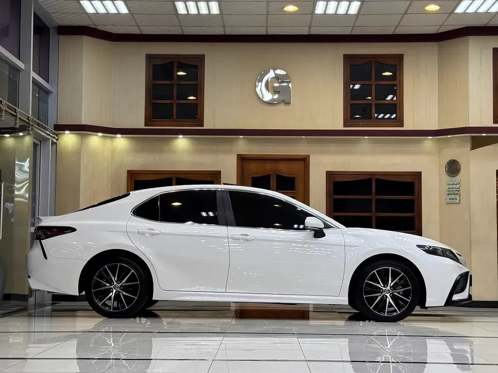CAMRY SE / 23,000 Km / FULL OPTION / 3 YEARS WARRANTY - Image 9