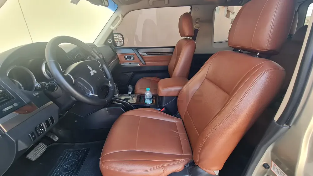 2013  PAJERO 3 DOOR SWB 3.5 Ltr GPS CAMERA GULF GCC SPEC LADY DRIVEN - Image 12