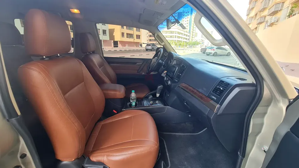 2013  PAJERO 3 DOOR SWB 3.5 Ltr GPS CAMERA GULF GCC SPEC LADY DRIVEN - Image 14