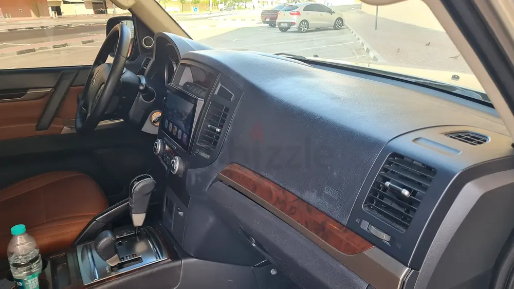 2013  PAJERO 3 DOOR SWB 3.5 Ltr GPS CAMERA GULF GCC SPEC LADY DRIVEN - Image 16