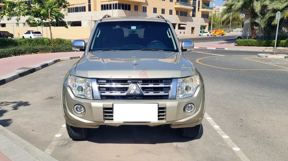 2013  PAJERO 3 DOOR SWB 3.5 Ltr GPS CAMERA GULF GCC SPEC LADY DRIVEN - Image 17