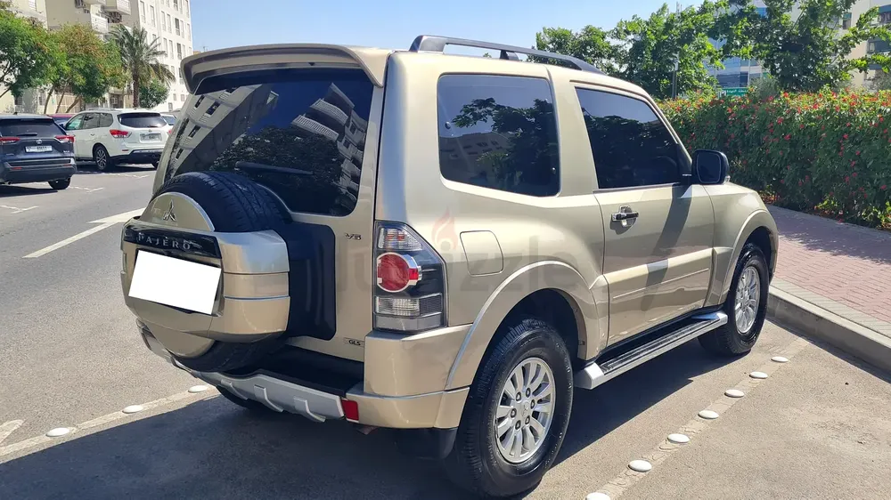 2013  PAJERO 3 DOOR SWB 3.5 Ltr GPS CAMERA GULF GCC SPEC LADY DRIVEN - Image 18