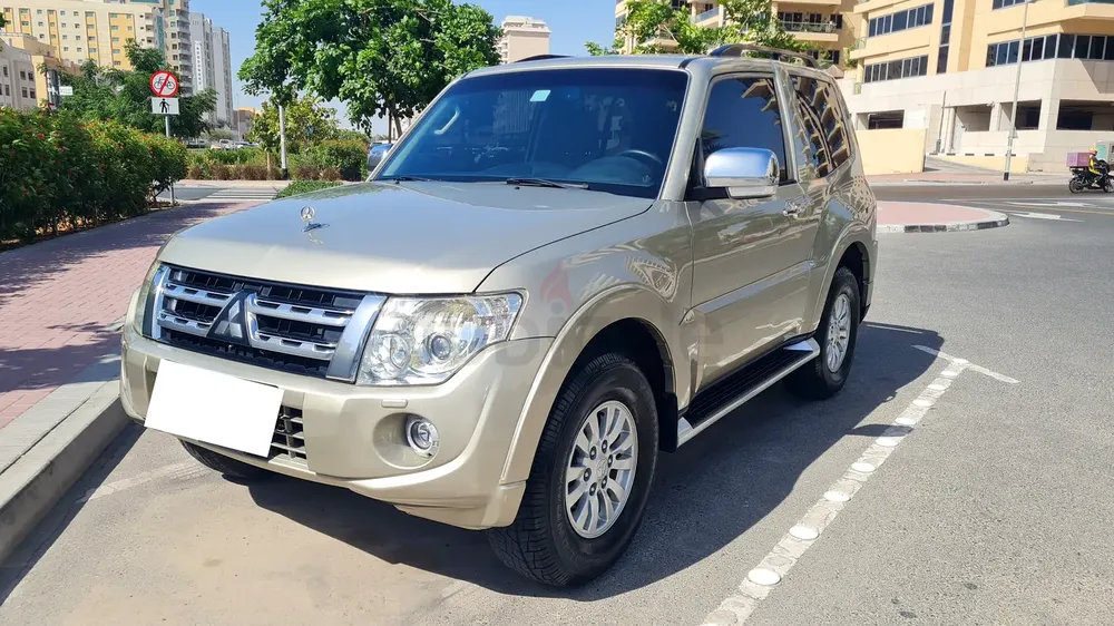 2013  PAJERO 3 DOOR SWB 3.5 Ltr GPS CAMERA GULF GCC SPEC LADY DRIVEN - Image 20