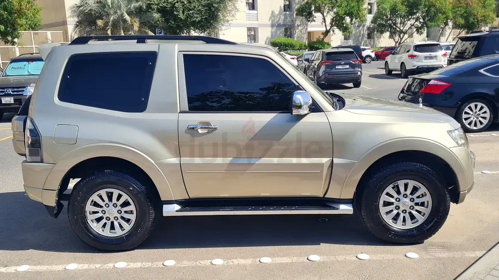 2013  PAJERO 3 DOOR SWB 3.5 Ltr GPS CAMERA GULF GCC SPEC LADY DRIVEN - Image 4