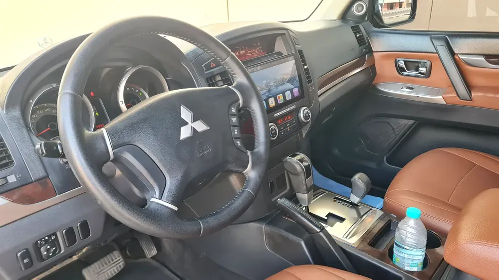 2013  PAJERO 3 DOOR SWB 3.5 Ltr GPS CAMERA GULF GCC SPEC LADY DRIVEN - Image 8