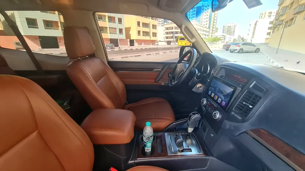 2013  PAJERO 3 DOOR SWB 3.5 Ltr GPS CAMERA GULF GCC SPEC LADY DRIVEN - Image 9