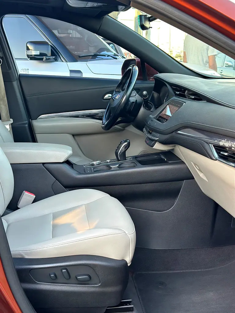 Cadillac XT4 Premium Luxury 2019 GCC Specs Excellent Condition - Image 11