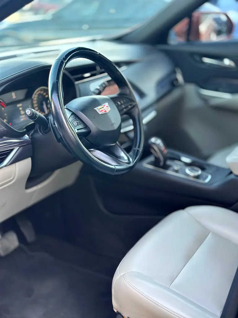 Cadillac XT4 Premium Luxury 2019 GCC Specs Excellent Condition - Image 8