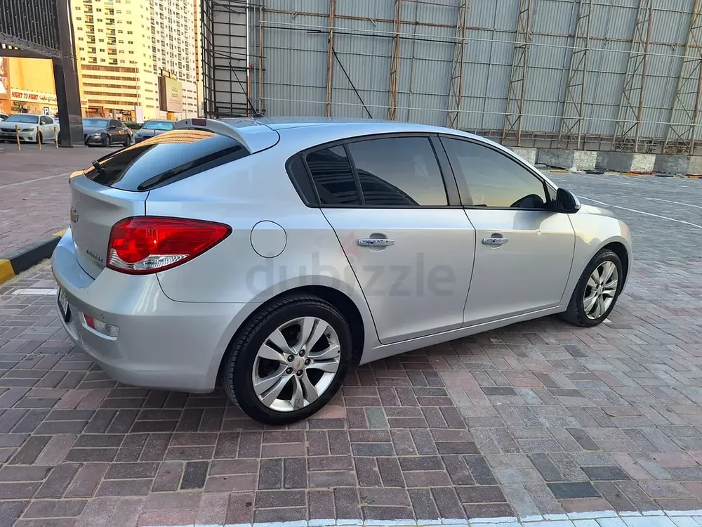 Chevrolet Cruze LT Premium (ORIGINAL PAINT) - Image 4