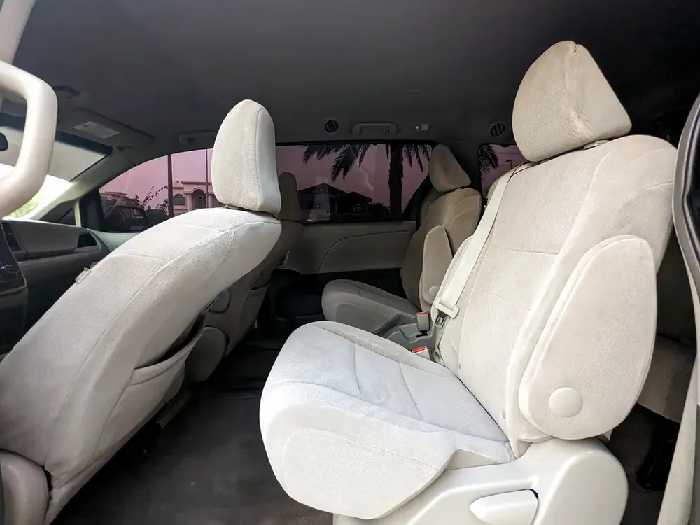 Toyota Sienna 2015 Mid Option With Navigation In Perfect Condition 7 Seater Flawless Family Van - Image 10
