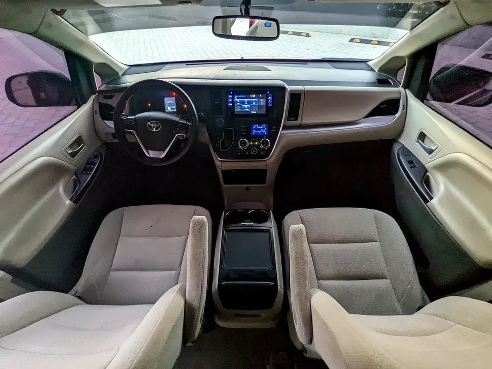 Toyota Sienna 2015 Mid Option With Navigation In Perfect Condition 7 Seater Flawless Family Van - Image 12