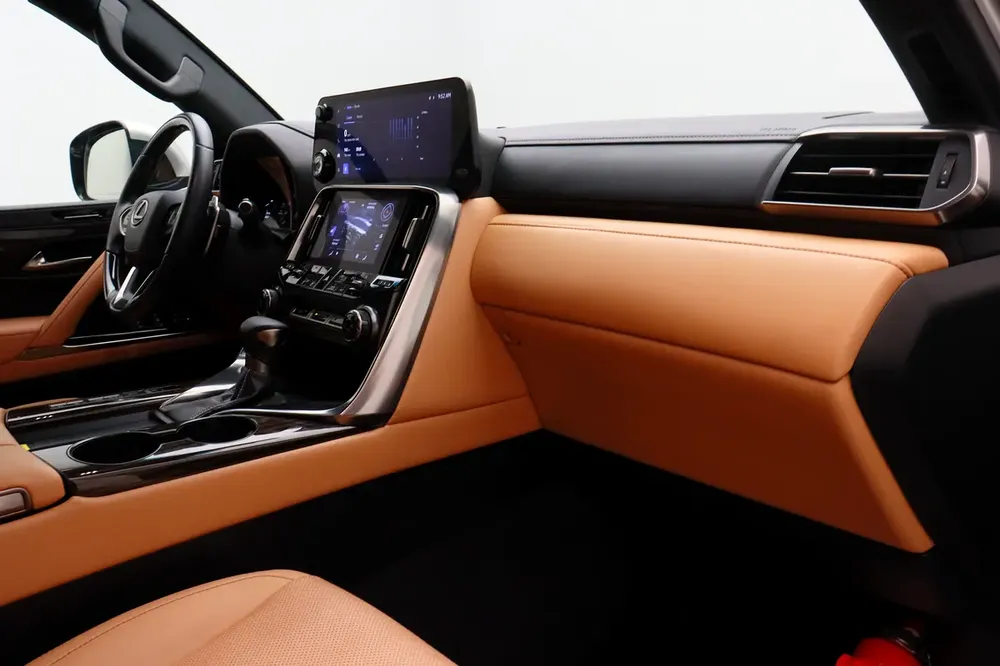 **Ramadan offer** LEXUS 2024 LX SUV P 3.5L T AT Signature - Image 14