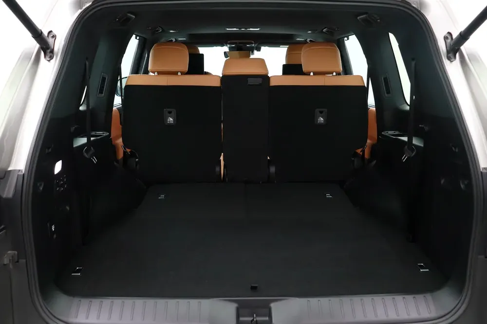 **Ramadan offer** LEXUS 2024 LX SUV P 3.5L T AT Signature - Image 19