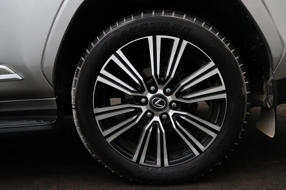 **Ramadan offer** LEXUS 2024 LX SUV P 3.5L T AT Signature - Image 20