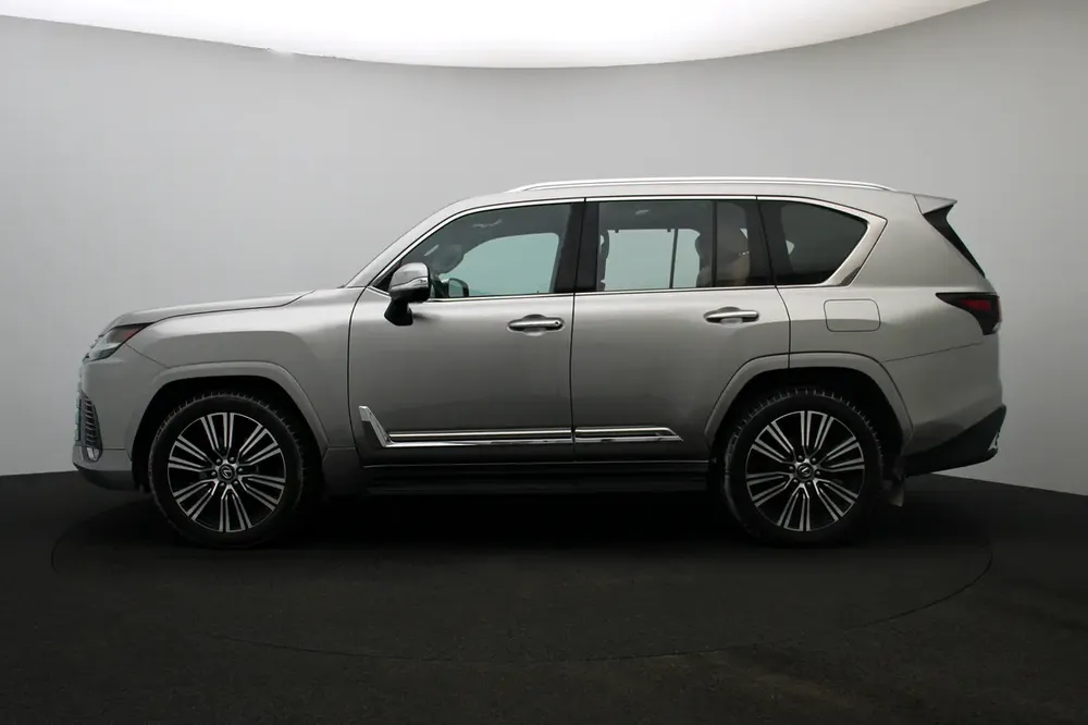 **Ramadan offer** LEXUS 2024 LX SUV P 3.5L T AT Signature - Image 6