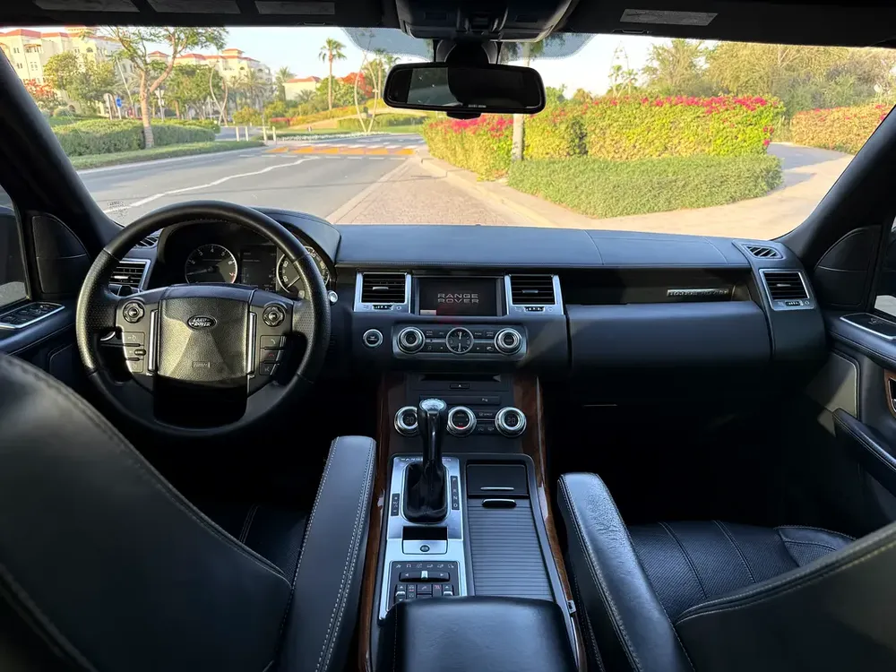 DRIVEN BY FRENCH LADY TEACHER, V8 SUPERCHARGED EDITION FULL OPTION REGULARLY MAINTAINED GCC s LOW KM - Image 11