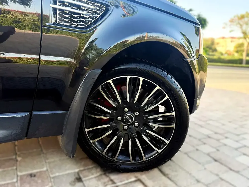 DRIVEN BY FRENCH LADY TEACHER, V8 SUPERCHARGED EDITION FULL OPTION REGULARLY MAINTAINED GCC s LOW KM - Image 5