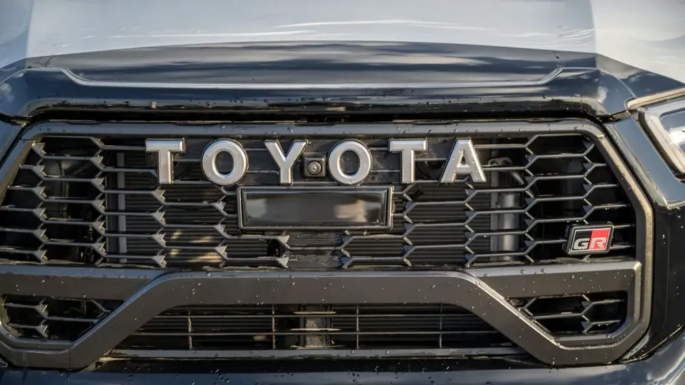 Toyota Hilux GRS 4.0L Pickup 2026 GCC Specs - Image 10