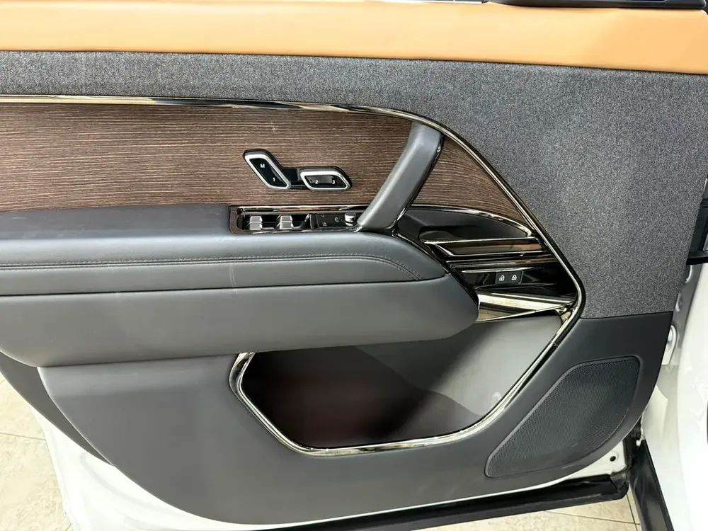 2024 Land Rover Range Rover Sport P400 Dynamic HSE - Image 17
