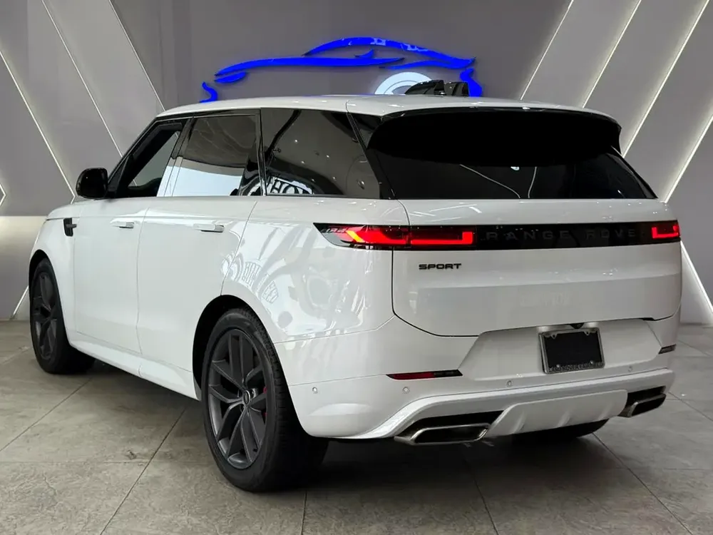 2024 Land Rover Range Rover Sport P400 Dynamic HSE - Image 4