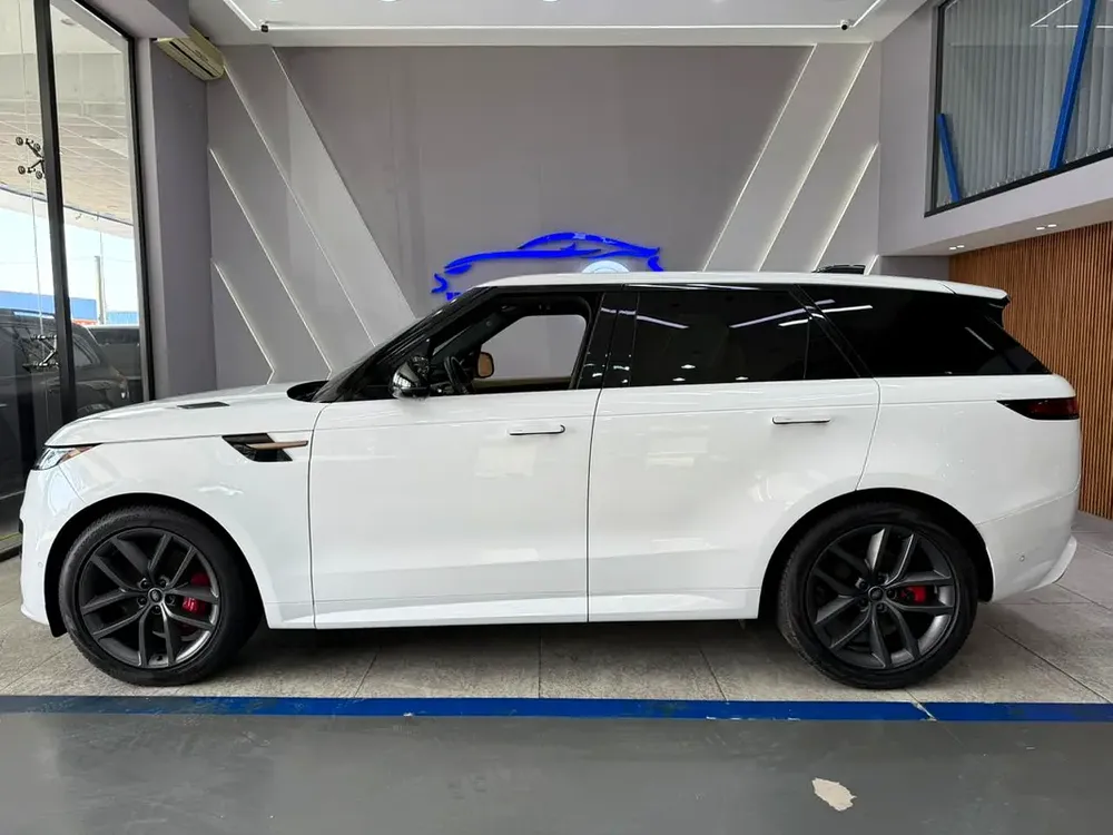 2024 Land Rover Range Rover Sport P400 Dynamic HSE - Image 7