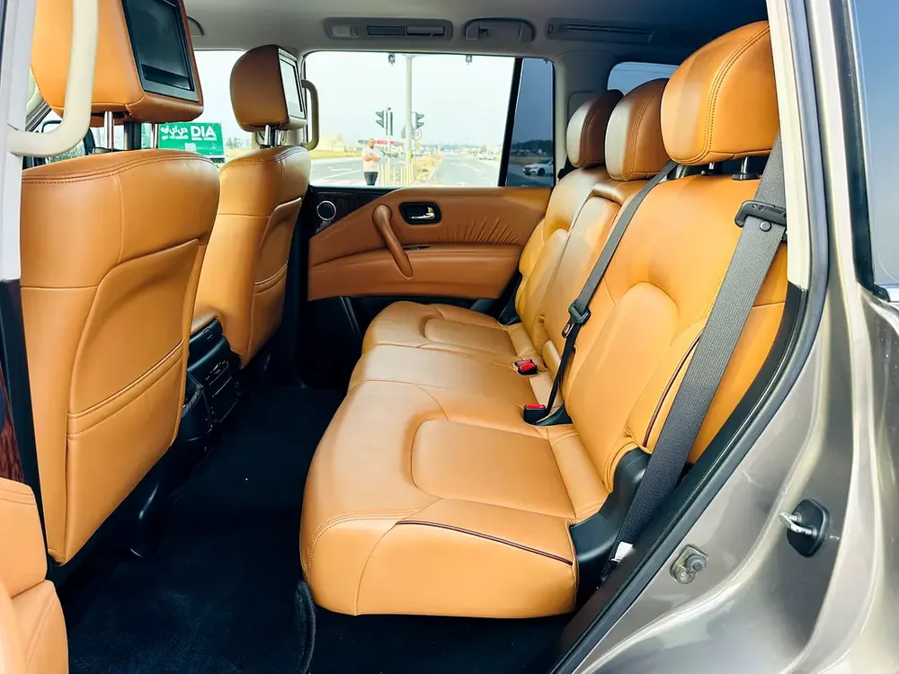 Nissan Patrol Platinum 2018 - GCC Specs car  perfect condition inside and outside full option 360 m - Image 12