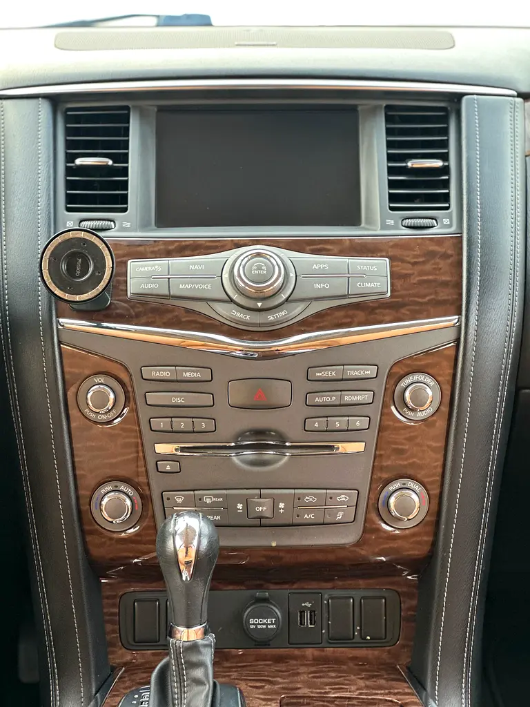 Nissan Patrol Platinum 2018 - GCC Specs car  perfect condition inside and outside full option 360 m - Image 15