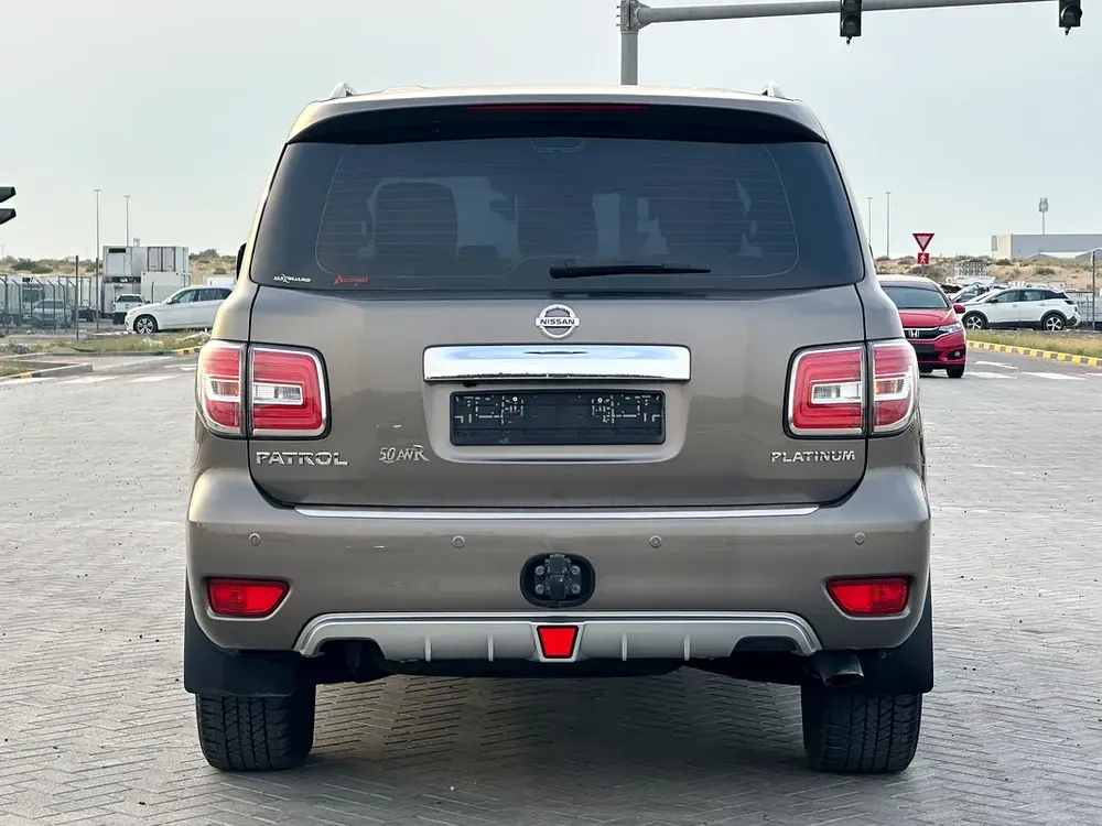 Nissan Patrol Platinum 2018 - GCC Specs car  perfect condition inside and outside full option 360 m - Image 6
