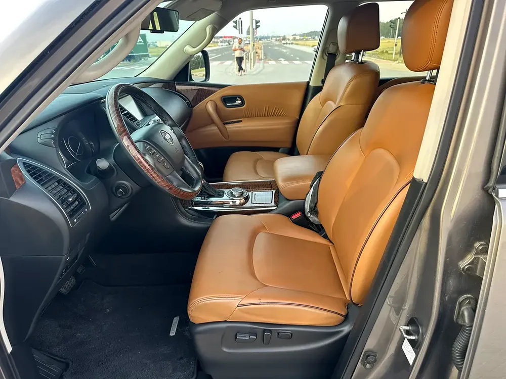 Nissan Patrol Platinum 2018 - GCC Specs car  perfect condition inside and outside full option 360 m - Image 9