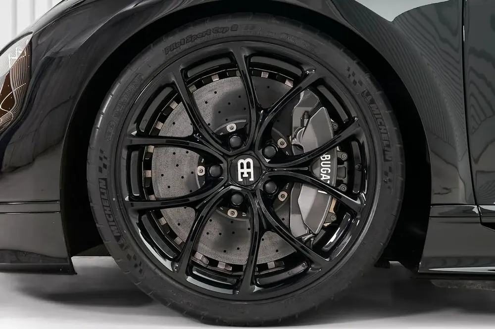 BUGATTI CHIRON, 2020, GCC SPECS, IMMACULATE CONDITION - Image 17