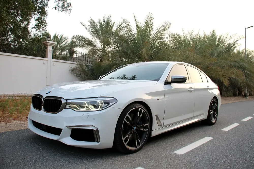BMW M550i xDrive V8 2018 | GCC Specs | Pristine Condition - Image 4